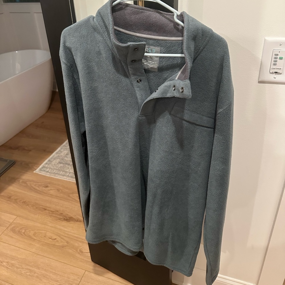 Men’s Free Fly Pullover - Brand New